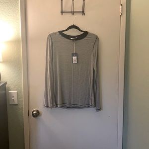 Universal threads long sleeve